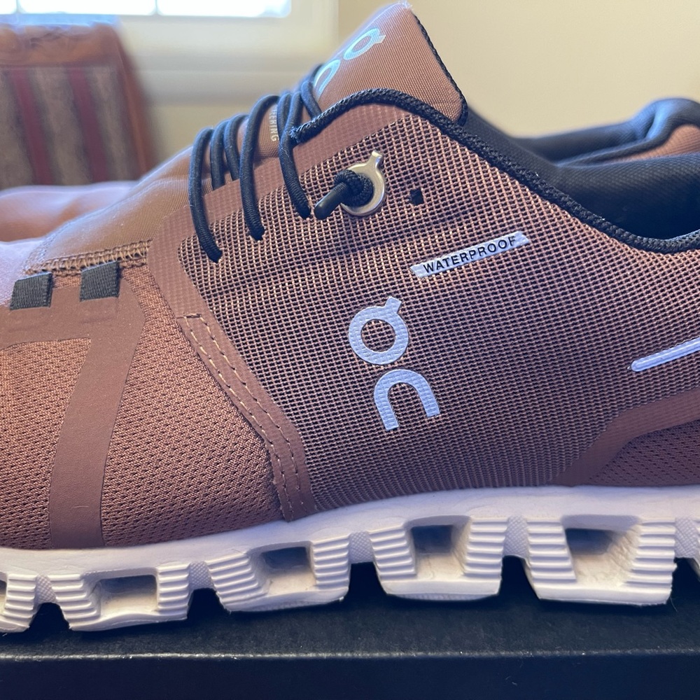 Cloud 5 water proof size 8 in womens cocoa frost color! New in box! Worn once!